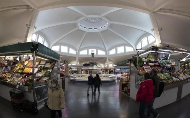 Interior del Mercado del Ensanche. Interior del Mercado del Ensanche.