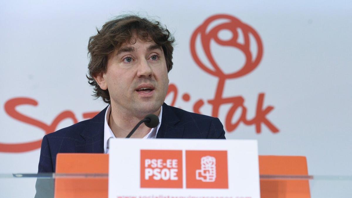 Eneko Andueza tras la reunión de este martes con la presidenta navarra María Chivite