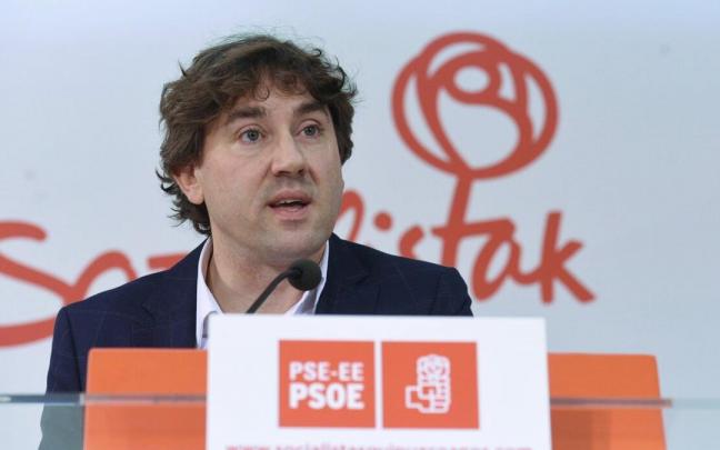 Eneko Andueza tras la reunión de este martes con la presidenta navarra María Chivite Eneko Andueza tras la reunión de este martes con la presidenta navarra María Chivite