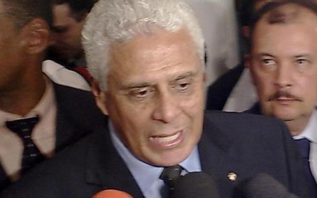Carlos Roberto de Oliveira, más conocido como 'Roberto Dinamita'. Carlos Roberto de Oliveira, más conocido como 'Roberto Dinamita'.