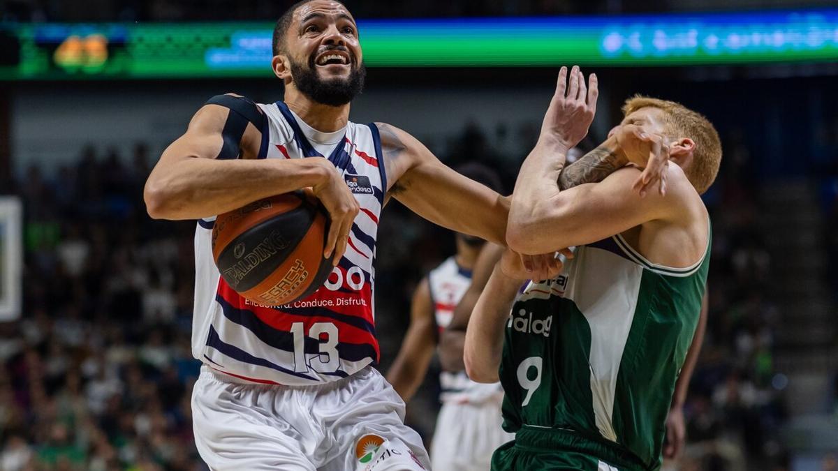 Thompson hace una falta en ataque al final del tercer cuarto a Alberto Díaz que le llevó al banquillo