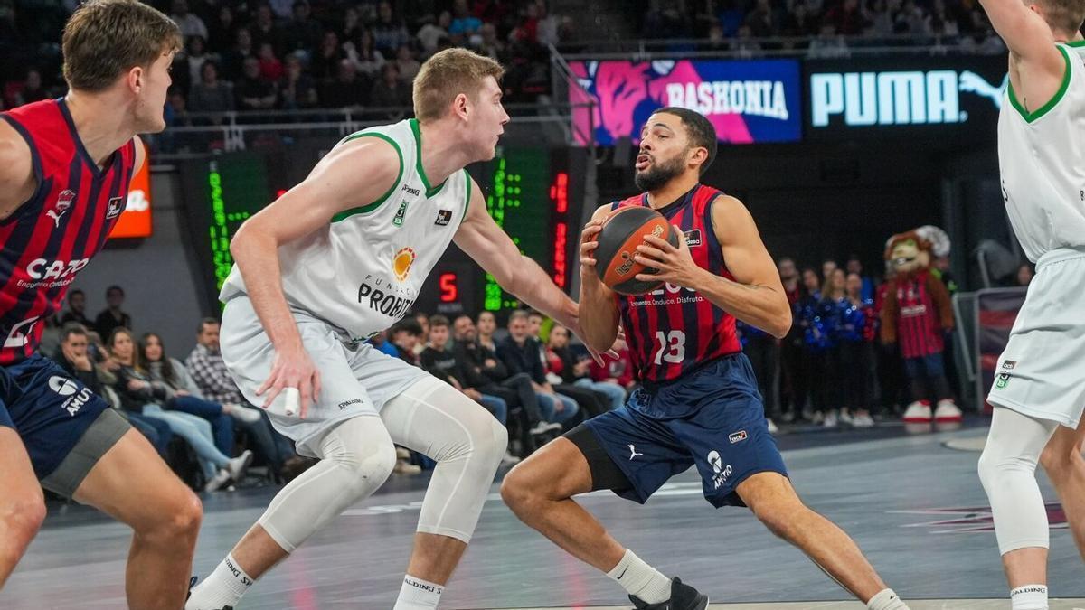 El Baskonia se impuso el mes pasado al Joventut en el Buesa Arena