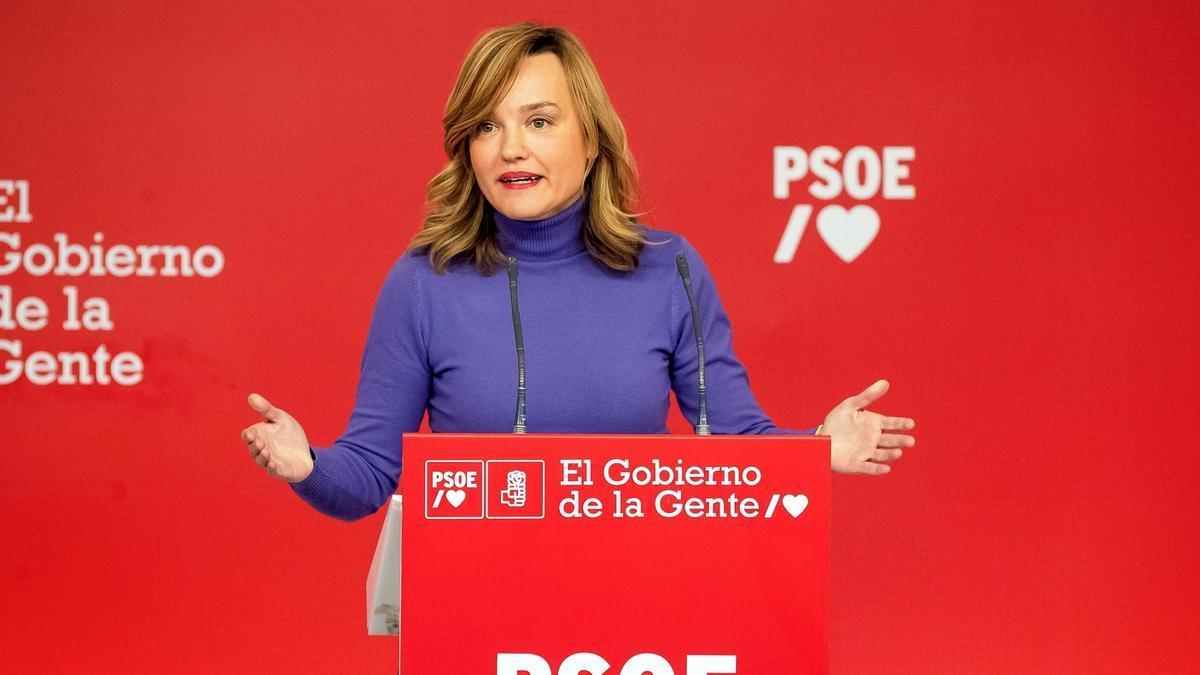 La ministra de Educación y portavoz del PSOE, Pilar Alegría, ayer ante los medios.