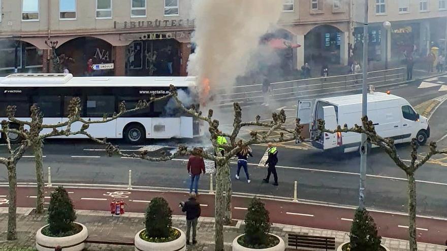 Incendio en un autobús urbano de Sopela