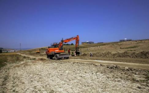 Obras de reparcelación y preparación del terreno donde se ubicará la futura planta de tratamiento de residuos urbanos de la Comarca de Pamplona, en junio. Obras de reparcelación y preparación del terreno donde se ubicará la futura planta de tratamiento de residuos urbanos de la Comarca de Pamplona, en junio.