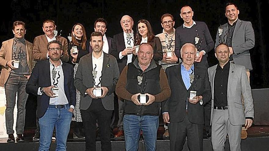 Foto de familia de los ganadores. | FOTO: DNA