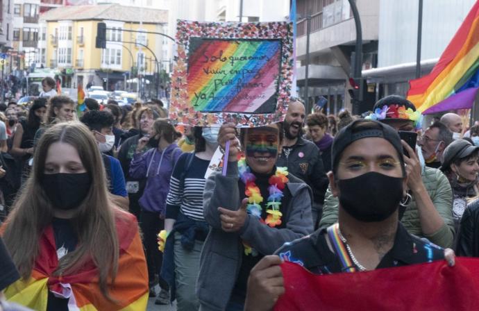 Manifestación a favor de los derechos LGTBI+ en Vitoria