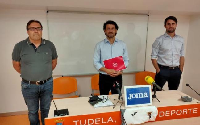 Guillermo Pereyra (d), en un acto como dueño del Tudelano Guillermo Pereyra (d), en un acto como dueño del Tudelano
