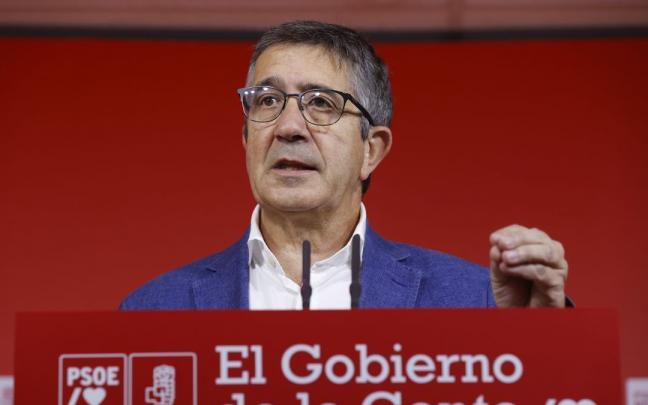 El portavoz socialistas, Patxi lópez, durante su comparecencia en Bilbao. El portavoz socialistas, Patxi lópez, durante su comparecencia en Bilbao.