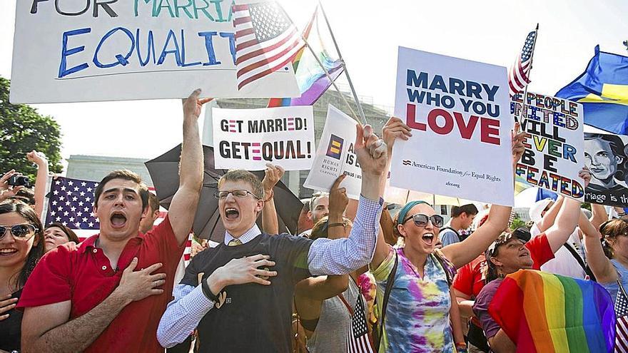 Un grupo de manifestantes defienden el matrimonio homosexual. | FOTO: EFE