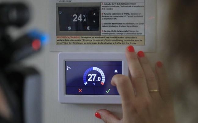 Termostato de un comercio este mi&eacute;rcoles ajustado a 27 grados