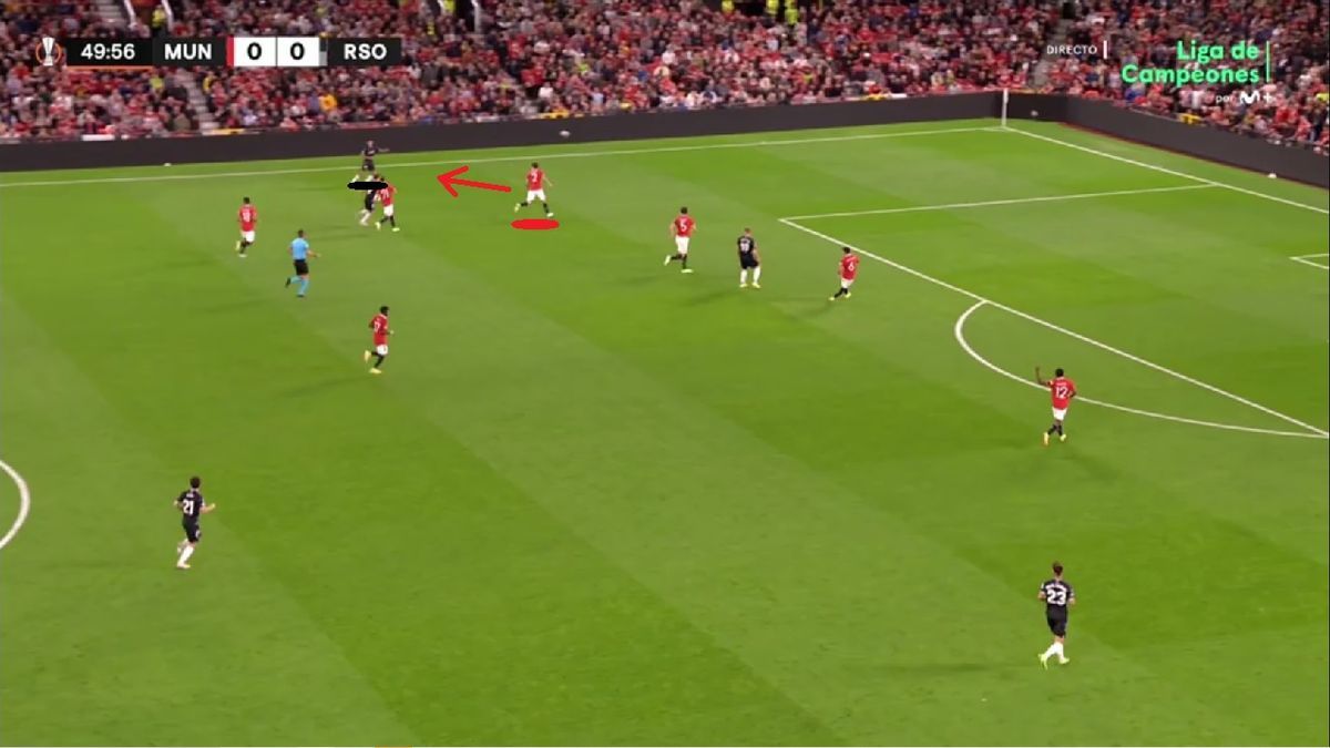 El movimiento de Imanol, en cualquier caso, tuvo un doble efecto. Uno: la Real pasó a controlar mucho mejor las ofensivas del Manchester United. Y dos: abrir a Kubo a la izquierda emparejó al japonés con Lindelof (lateral en el segundo tiempo tras ser central en el primero). Por aquí vino el destrozo.