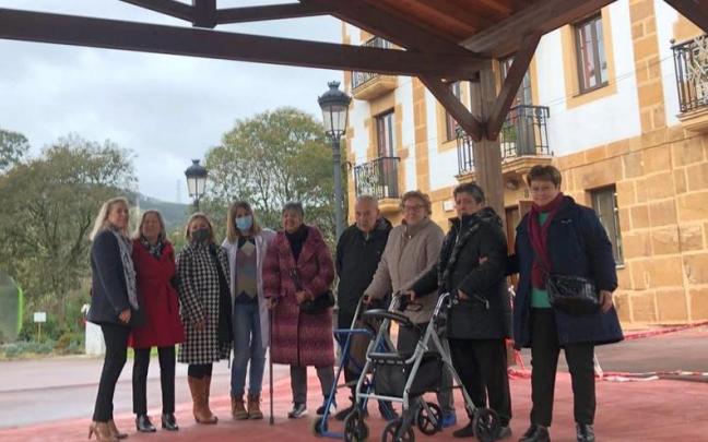 Muskiz instala una pérgola fija en San Juan junto al Centro de Día