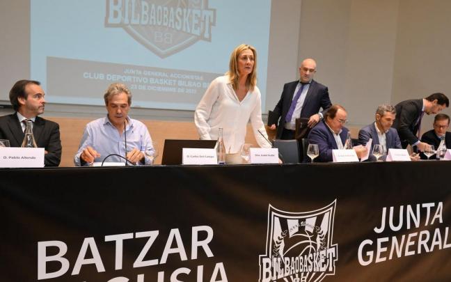 El consejo de administración del Bilbao Basket, durante la junta de accionistas de ayer.