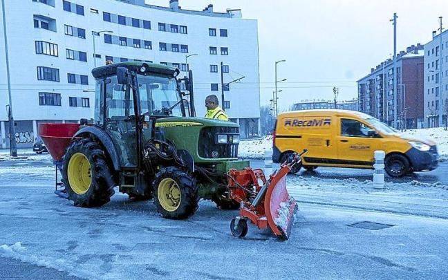 Las máquinas trabajaron casi sin descanso durante la jornada. Las máquinas trabajaron casi sin descanso durante la jornada.