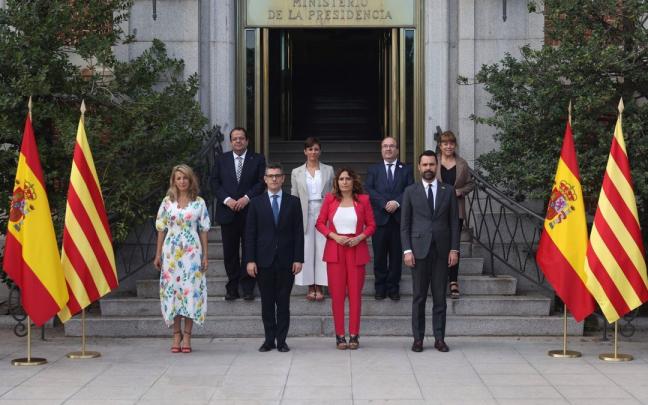 Asistentes a la mesa de diálogo entre el Gobierno central y la Generalitat. Asistentes a la mesa de diálogo entre el Gobierno central y la Generalitat.