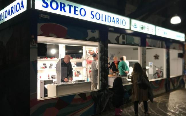 El stand de la JAED abrió sus puertas en la tarde ayer en el pórtico de Santa María. El stand de la JAED abrió sus puertas en la tarde ayer en el pórtico de Santa María.