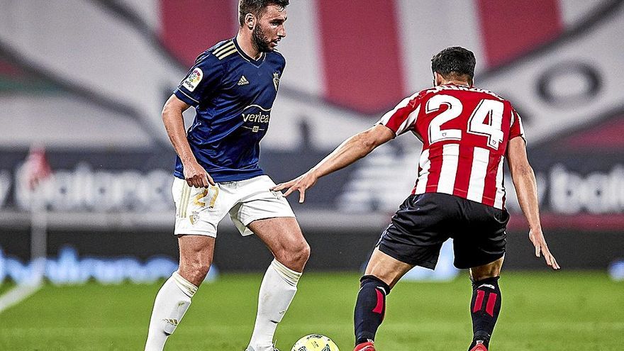 Jon Moncayola, ante Balenziaga, del Athletic, en el partido disputado en San Mamés de hace dos temporadas.