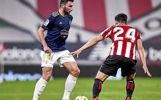 Jon Moncayola, ante Balenziaga, del Athletic, en el partido disputado en San Mamés de hace dos temporadas. Jon Moncayola, ante Balenziaga, del Athletic, en el partido disputado en San Mamés de hace dos temporadas.