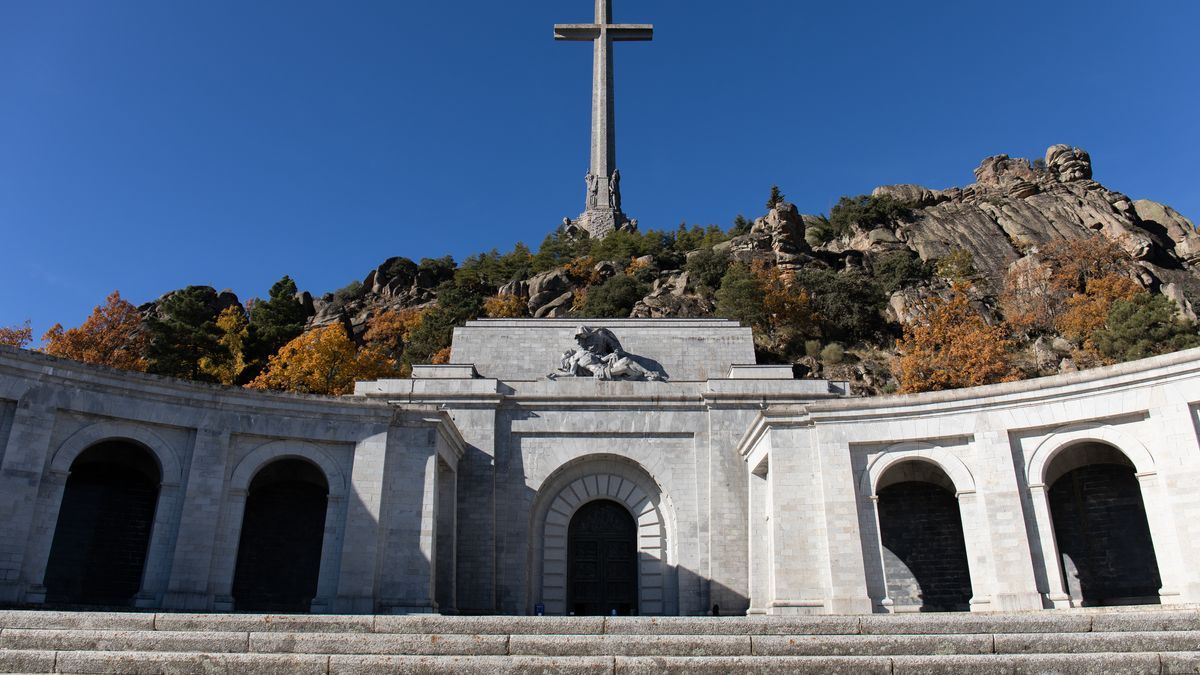 Entrada de acceso a la basílica del Valle de los Caídos.