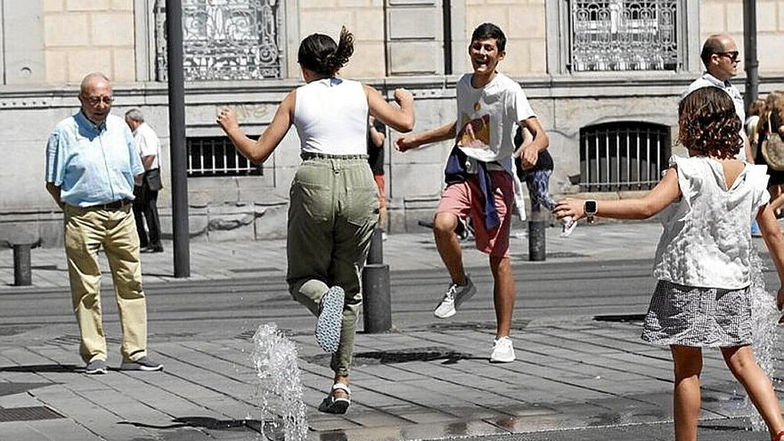 Chorros de agua junto a la Catedral Nueva