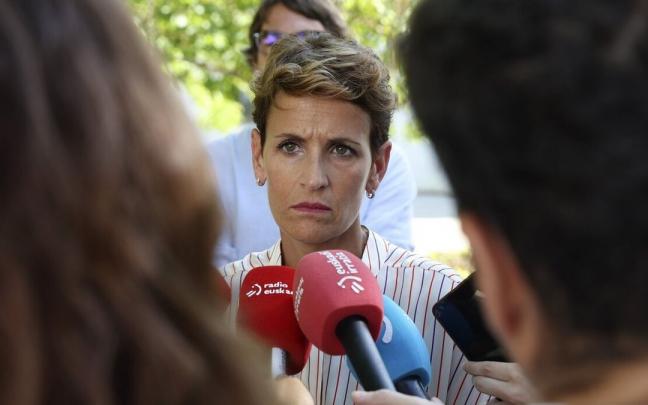 La presidenta de Navarra, Mar&iacute;a Chivite, realiza declaraciones a los medios