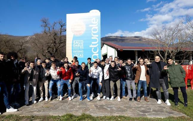 La plantilla de Osasuna, en la granja de Lacturale.