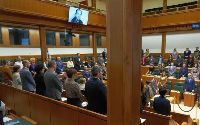 El Parlamento Vasco record&oacute; al dirigente de HB Santiago Brouard, asesinado el 20 de noviembre de 1984 por los GAL.