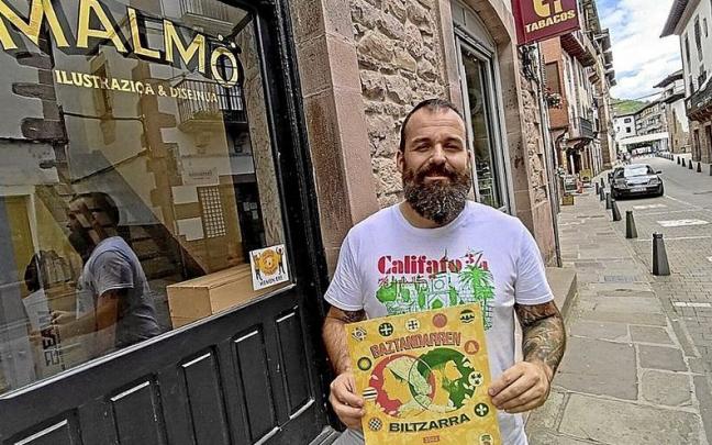 Malmoko Juan Angel Perotxena aurtengo besta iragartzeko kartelarekin.