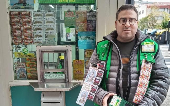José Luis Martínez Lozano, vendedor de la ONCE en Vitoria José Luis Martínez Lozano, vendedor de la ONCE en Vitoria