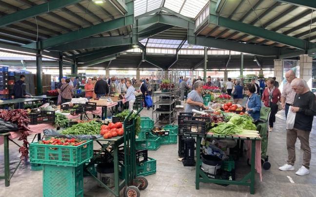 “Etorkizun iluna” duen asteroko merkatua