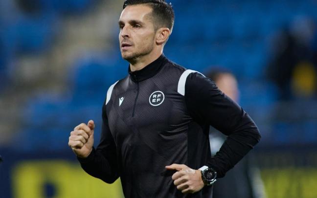 El colegiado Carlos del Cerro Grande.