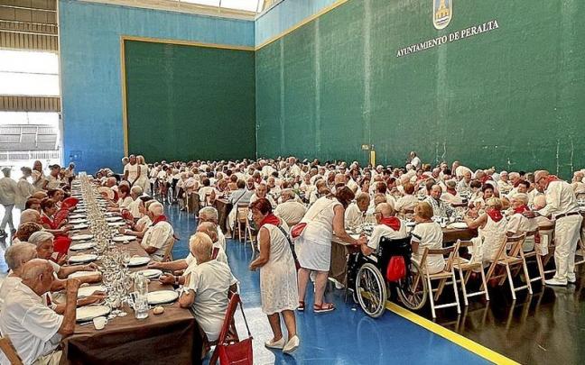 El front&oacute;n alberg&oacute; una comida para cerca de 300 comensales.