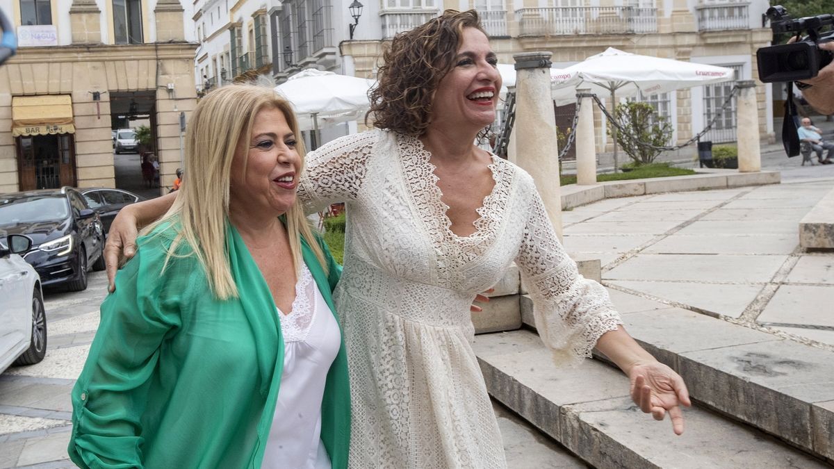 María Jesús Montero, ayer jueves con la alcaldesa de Jerez de la Frontera (Cádiz), Mamen Sánchez.