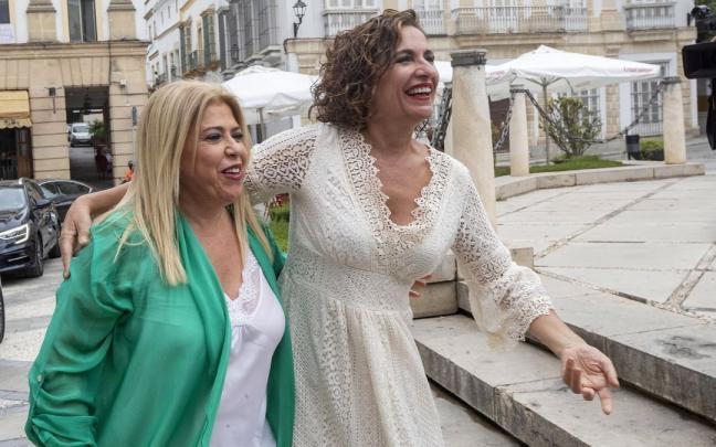María Jesús Montero, ayer jueves con la alcaldesa de Jerez de la Frontera (Cádiz), Mamen Sánchez. María Jesús Montero, ayer jueves con la alcaldesa de Jerez de la Frontera (Cádiz), Mamen Sánchez.