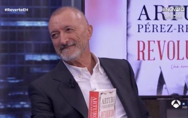 Arturo Pérez Reverte presenta su nueva novela, 'Revolución', en 'El Hormiguero'. Arturo Pérez Reverte presenta su nueva novela, 'Revolución', en 'El Hormiguero'.