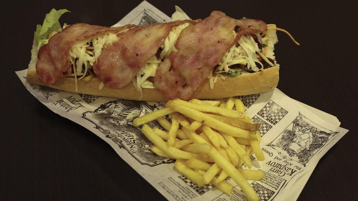 El pepito especial, carne sobre carne y después un poco más de carne.