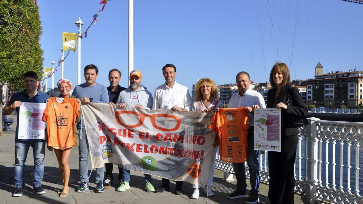 Sergio Olabarrieta, a la izquierda de la imagen, se ha involucrado en diversas causas solidarias.