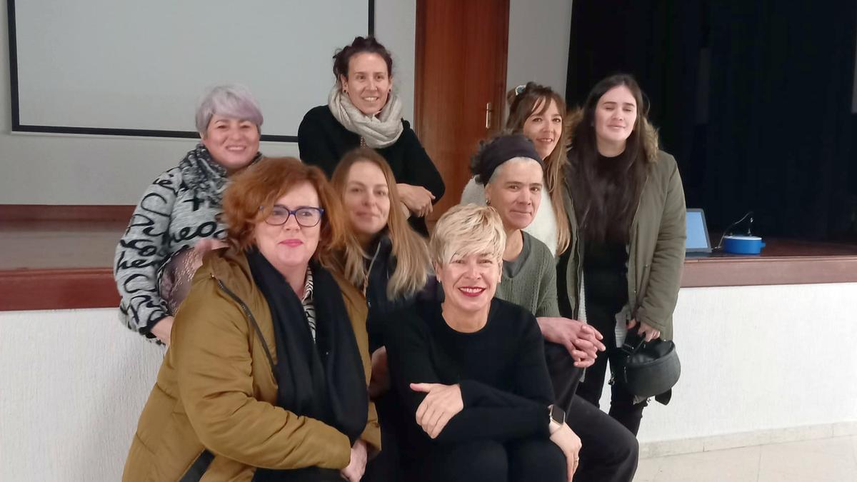 Organizadoras y participantes en el curso.