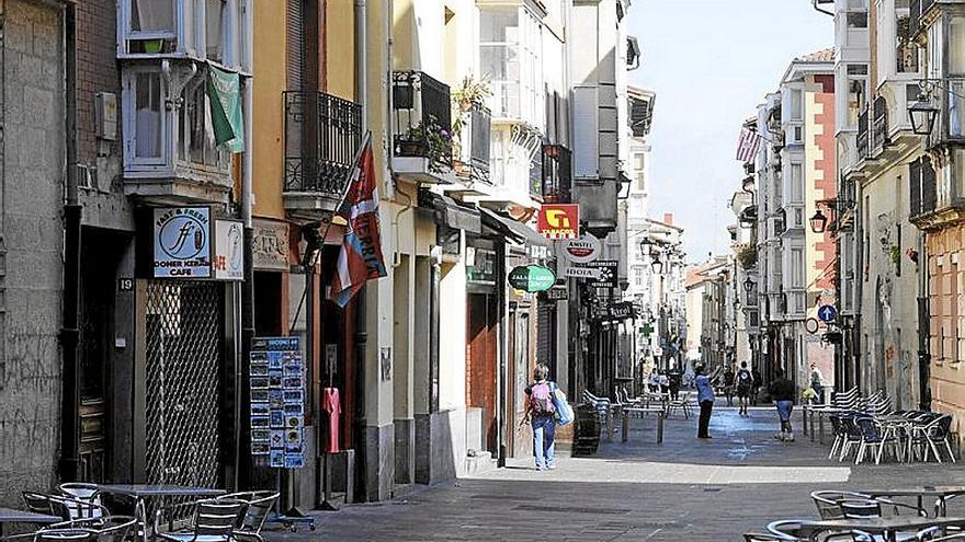 Tramo de la ‘Kutxi’ con las terrazas de los locales hosteleros.