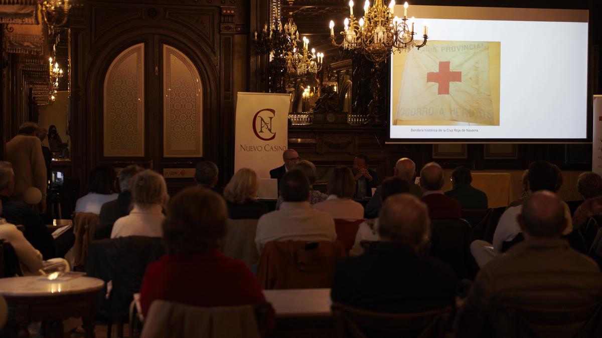 Imagen de la primera bandera de la Cruz Roja en Navarra