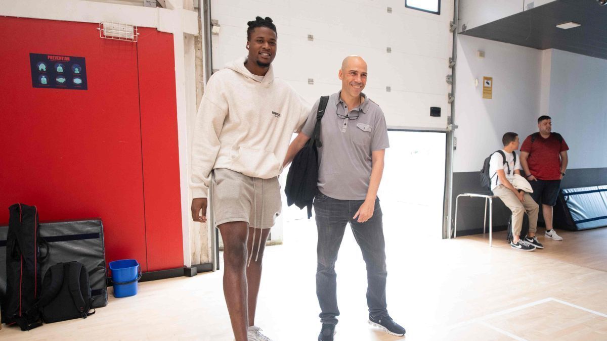 Enoch y Pe&ntilde;arroya sonr&iacute;en en el inicio de la pretemporada azulgrana