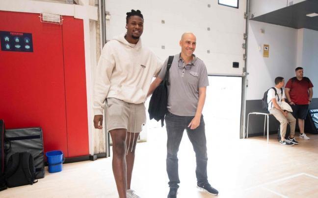 Enoch y Pe&ntilde;arroya sonr&iacute;en en el inicio de la pretemporada azulgrana