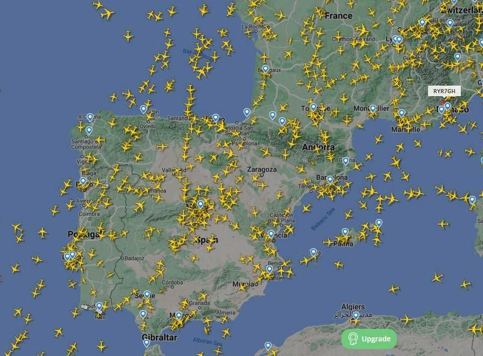 Situación del espacio aéreo español a las 10:45 de la mañana de este viernes.