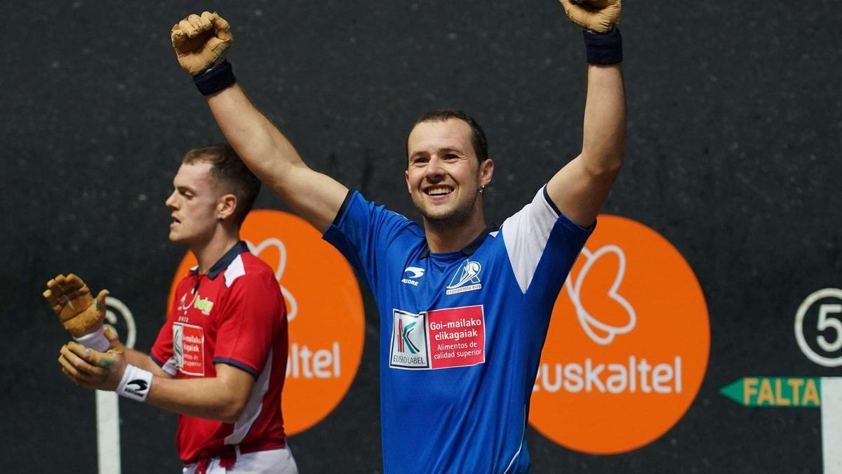 Elordi festeja su victoria ante Laso y el pase a semifinales.