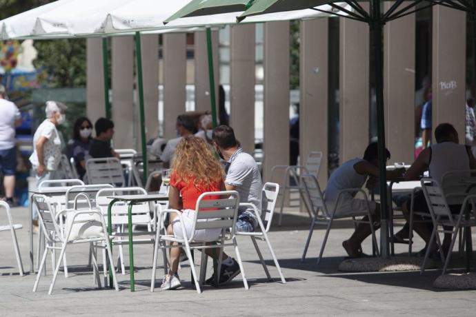 Cientes en la Plaza de Abastos.