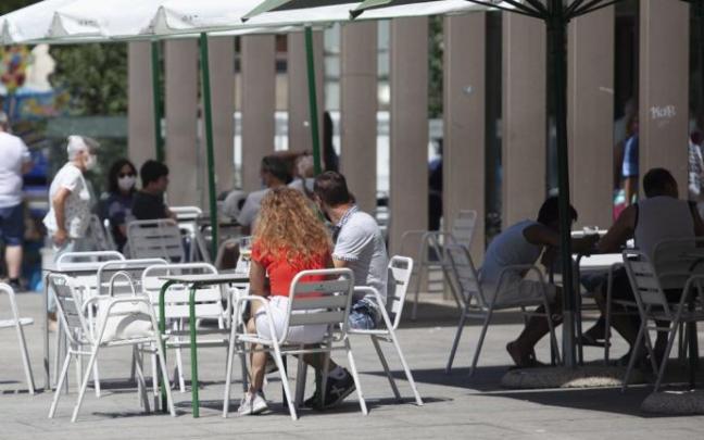 Cientes en la Plaza de Abastos.
