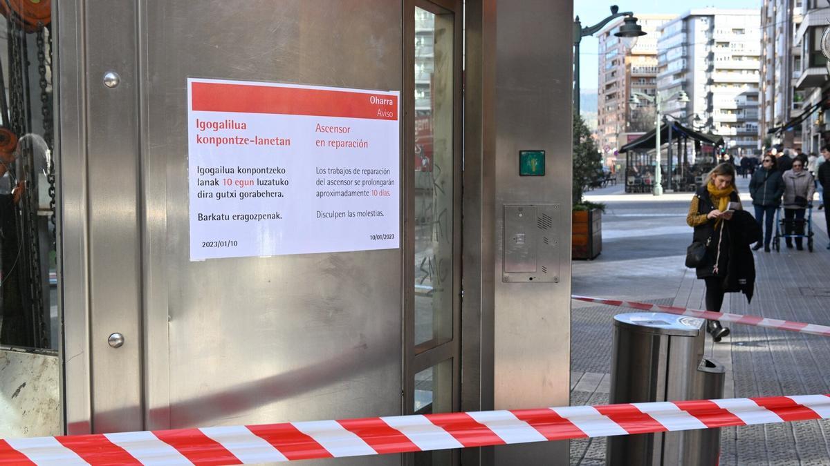 El ascensor del metro en Santutxu, fuera de servicio hasta la semana que viene