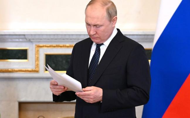 Rusia acusa a Occidente de impedir el pago de su deuda. Rusia acusa a Occidente de impedir el pago de su deuda.