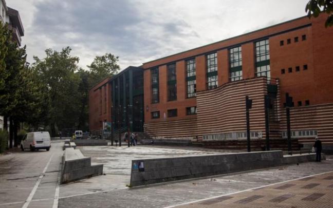 Exterior del centro cívico de Judimendi.